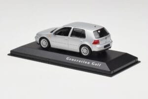 Volkswagen Golf Mk4 Reflex Ezüst Minichamps 1:43 4527111022 Fém – 3. kép a 4-ből