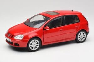 Volkswagen Golf Mk5 4-Door Tornado Piros Bburago 1:18 GOLF001 Fém