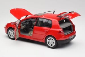 Volkswagen Golf Mk5 4-Door Tornado Piros Bburago 1:18 GOLF001 Fém – 5. kép a 8-ből