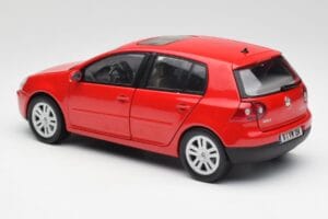 Volkswagen Golf Mk5 4-Door Tornado Piros Bburago 1:18 GOLF001 Fém – 7. kép a 8-ből
