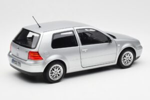 Volkswagen Golf Mk5 GTI Ezüst Norev 1:18 188570 Fém – 3. kép a 8-ből