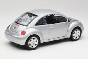 Volkswagen New Beetle Reflex Ezüst Metál Bburago 1:18 3322 Fém – 3. kép a 8-ből