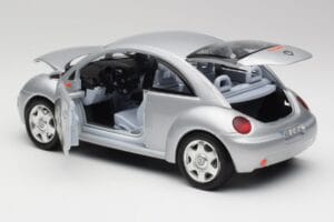 Volkswagen New Beetle Reflex Ezüst Metál Bburago 1:18 3322 Fém – 5. kép a 8-ből