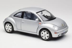 Volkswagen New Beetle Reflex Ezüst Metál Bburago 1:18 3322 Fém – 6. kép a 8-ből