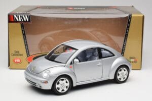 Volkswagen New Beetle Reflex Ezüst Metál Bburago 1:18 3322 Fém – 8. kép a 8-ből