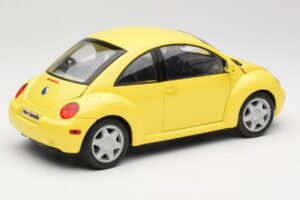 Volkswagen New Beetle Sárga Maisto 1:18 37800-M4 Fém – 3. kép a 8-ből