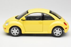 Volkswagen New Beetle Sárga Maisto 1:18 37800-M4 Fém – 4. kép a 8-ből