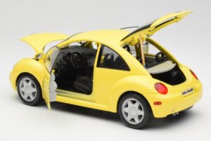 Volkswagen New Beetle Sárga Maisto 1:18 37800-M4 Fém – 5. kép a 8-ből