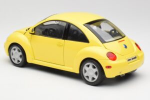 Volkswagen New Beetle Sárga Maisto 1:18 37800-M4 Fém – 7. kép a 8-ből