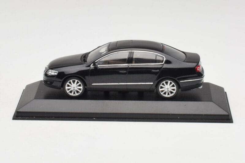 Volkswagen Passat B6 Sedan Shadow Kék Metallic Minichamps 1:43 PASSAT001 Fém
