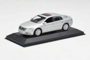 Volkswagen Phaeton Ezüst Minichamps 1:43 3D0099300A Fém – 2. kép a 4-ből