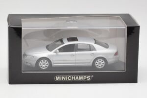 Volkswagen Phaeton Ezüst Minichamps 1:43 3D0099300A Fém – 4. kép a 4-ből
