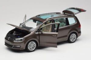 Volkswagen Sharan 7N Tölgy Barna Metál Minichamps 1:18 110051001 Fém – 2. kép a 8-ből