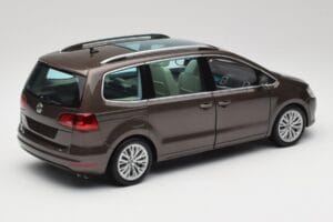 Volkswagen Sharan 7N Tölgy Barna Metál Minichamps 1:18 110051001 Fém – 3. kép a 8-ből