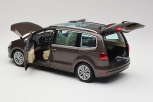 Volkswagen Sharan 7N Tölgy Barna Metál Minichamps 1:18 110051001 Fém – 5. kép a 8-ből