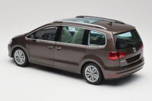 Volkswagen Sharan 7N Tölgy Barna Metál Minichamps 1:18 110051001 Fém – 7. kép a 8-ből