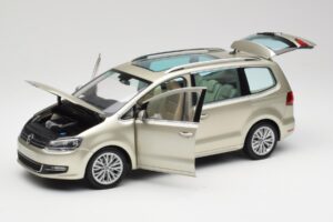Volkswagen Sharan 7N Reflex Ezüst Metál Minichamps 1:18 110051002 Fém – 2. kép a 8-ből