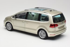 Volkswagen Sharan 7N Reflex Ezüst Metál Minichamps 1:18 110051002 Fém – 7. kép a 8-ből