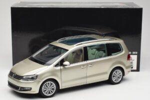 Volkswagen Sharan 7N Reflex Ezüst Metál Minichamps 1:18 110051002 Fém – 8. kép a 8-ből