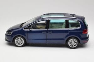 Volkswagen Sharan 7N Shadow Kék Metál Minichamps 1:18 110051100 Fém – 4. kép a 8-ből
