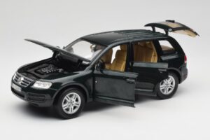 Volkswagen Touareg V10 TDI Canyon Green Bburago 1:18 34911-V1 Fém – 2. kép a 8-ből