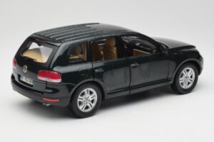 Volkswagen Touareg V10 TDI Canyon Green Bburago 1:18 34911-V1 Fém – 3. kép a 8-ből