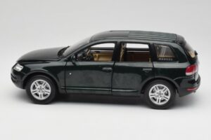 Volkswagen Touareg V10 TDI Canyon Green Bburago 1:18 34911-V1 Fém – 4. kép a 8-ből