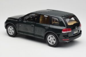 Volkswagen Touareg V10 TDI Canyon Green Bburago 1:18 34911-V1 Fém – 7. kép a 8-ből