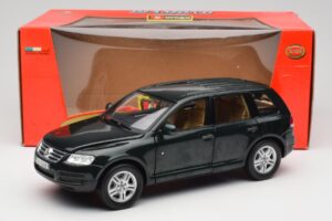 Volkswagen Touareg V10 TDI Canyon Green Bburago 1:18 34911-V1 Fém – 8. kép a 8-ből