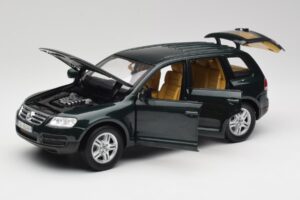 Volkswagen Touareg V10 TDI Reed Green Metallic Bburago 1:18 34911 Fém – 2. kép a 8-ből