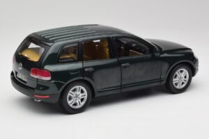 Volkswagen Touareg V10 TDI Reed Green Metallic Bburago 1:18 34911 Fém – 3. kép a 8-ből