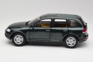 Volkswagen Touareg V10 TDI Reed Green Metallic Bburago 1:18 34911 Fém – 4. kép a 8-ből