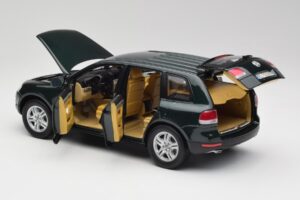 Volkswagen Touareg V10 TDI Reed Green Metallic Bburago 1:18 34911 Fém – 5. kép a 8-ből