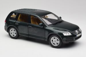 Volkswagen Touareg V10 TDI Reed Green Metallic Bburago 1:18 34911 Fém – 6. kép a 8-ből
