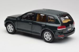 Volkswagen Touareg V10 TDI Reed Green Metallic Bburago 1:18 34911 Fém – 7. kép a 8-ből