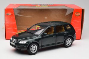 Volkswagen Touareg V10 TDI Reed Green Metallic Bburago 1:18 34911 Fém – 8. kép a 8-ből