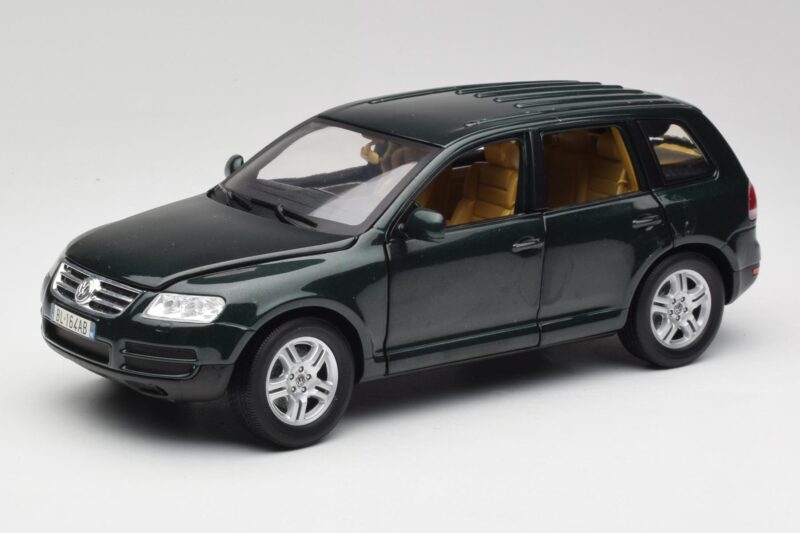 Volkswagen Touareg V10 TDI Reed Green Metallic Bburago 1:18 34911 Fém