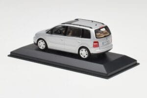 Volkswagen Touran Reflex Ezüst Minichamps 1:43 TOURAN001 Fém – 3. kép a 4-ből