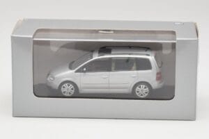Volkswagen Touran Reflex Ezüst Minichamps 1:43 TOURAN001 Fém – 4. kép a 4-ből