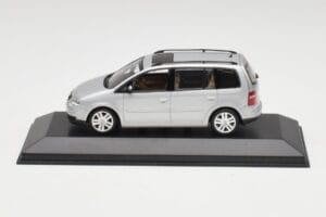 Volkswagen Touran Reflex Ezüst Minichamps 1:43 Volkswagen Touran Reflex Ezüst Minichamps 1:43 TOURAN001 Fém