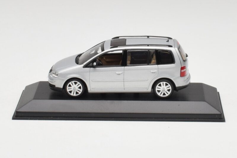 Volkswagen Touran Reflex Ezüst Minichamps 1:43 TOURAN001 Fém