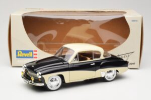 Wartburg 311 Coupe Fekete & Bézs Revell 1:18 8419 Fém – 8. kép a 8-ből