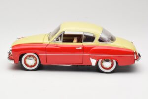 Wartburg 311 Coupe Piros & Bézs Revell 1:18 08418 Fém – 4. kép a 8-ből