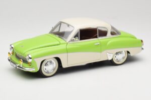 Wartburg 313 Pasztellzöld Bézs Felett Revell 1:18 9018 Fém