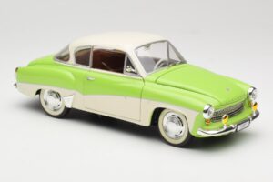 Wartburg 313 Pasztellzöld Bézs Felett Revell 1:18 9018 Fém – 6. kép a 8-ből