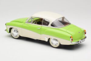 Wartburg 313 Pasztellzöld Bézs Felett Revell 1:18 9018 Fém – 7. kép a 8-ből