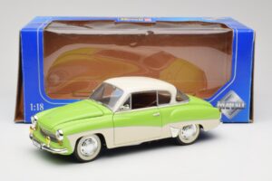 Wartburg 313 Pasztellzöld Bézs Felett Revell 1:18 9018 Fém – 8. kép a 8-ből