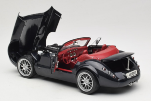Wiesmann Roadster MF Carbon Black Revell 1:18 WIESMANN001 Fém – 8. kép a 9-ből
