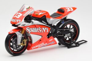 Yamaha YZR-M1 Gauloises Fortuna Yamaha #7 C. Checa MotoGP 2004 Minichamps 1:12 122043007 Fém – 2. kép a 6-ből