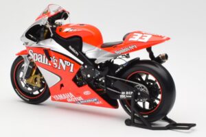 Yamaha YZR-M1 Gauloises Fortuna Yamaha #7 C. Checa MotoGP 2004 Minichamps 1:12 122043007 Fém – 5. kép a 6-ből